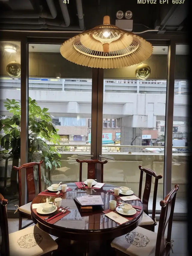 一樓用餐大堂：小露台