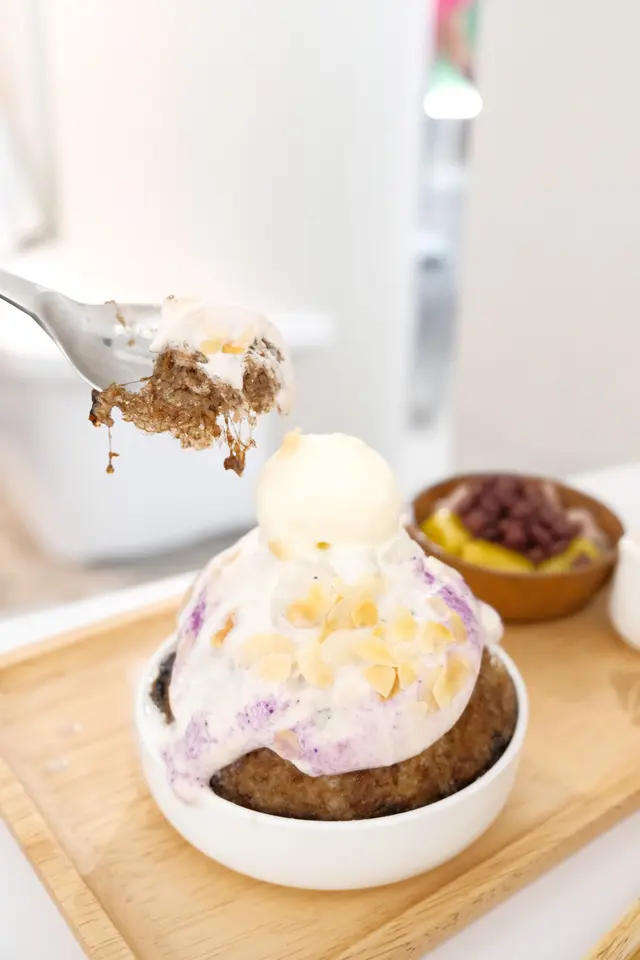 香草芋泥奶蓋麻糬雪花盛盤