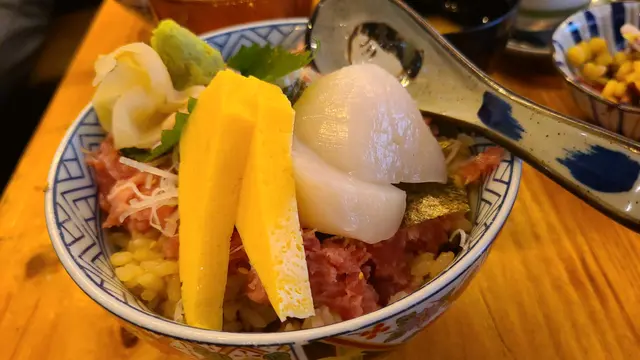 香蔥吞拿魚蓉帆立貝丼