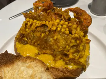 咖哩蟹肉枕頭包