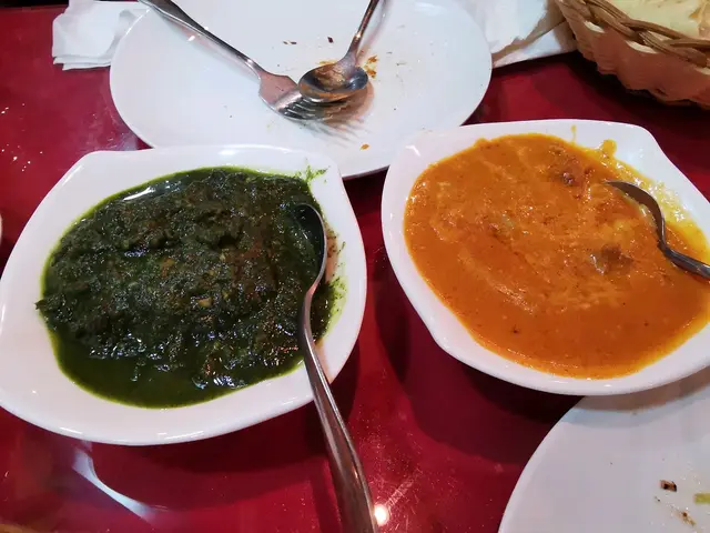 太喊和太鞋嘅菠菜羊及普通雞咖哩