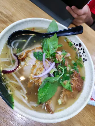 豬頸肉湯米線