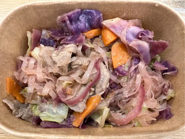 冬陰功肉片炒蒟蒻麵