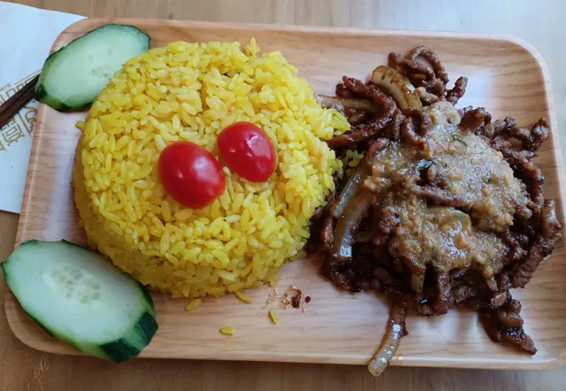 印尼沙爹炒豬肉(金貝)飯