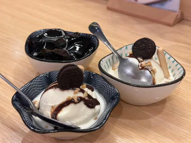 套餐甜品有雪糕或花奶仙草凍