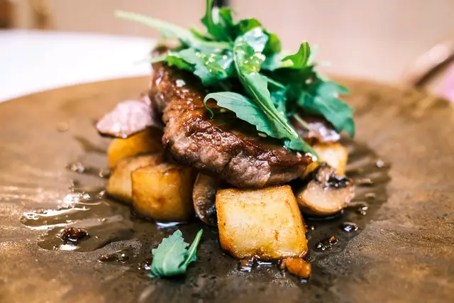 燒白芝麻神戶和牛西冷