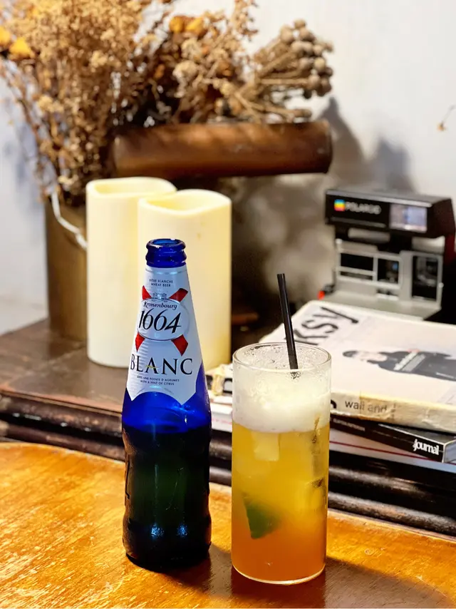 Peach 1664 Blanc Beer