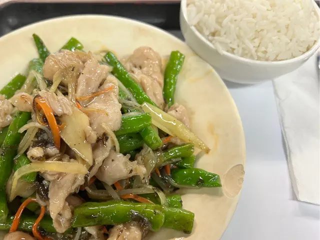 欖菜四季豆肉片飯