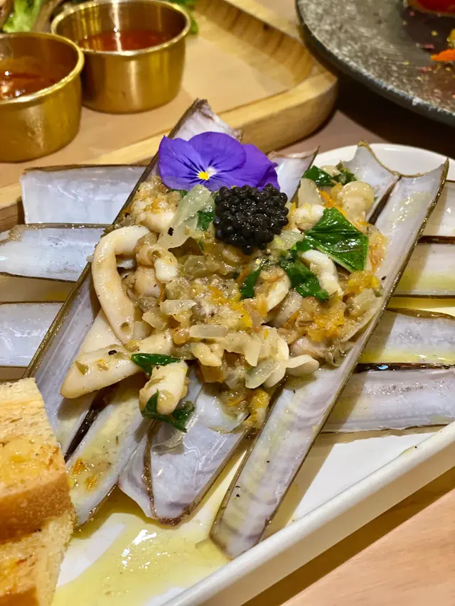 蒜香牛油蟶子拼蒜香包