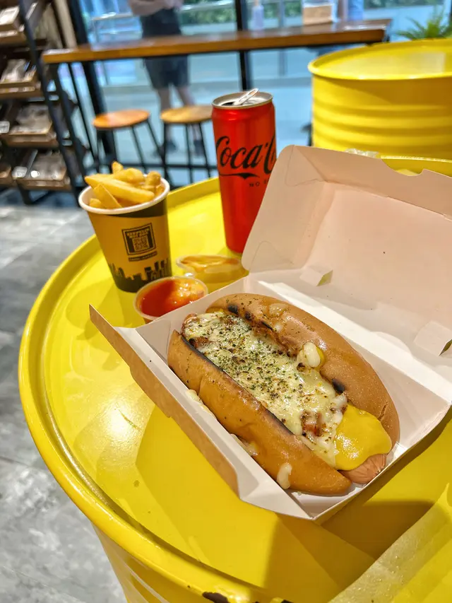 火炙芝士辣肉醬熱狗