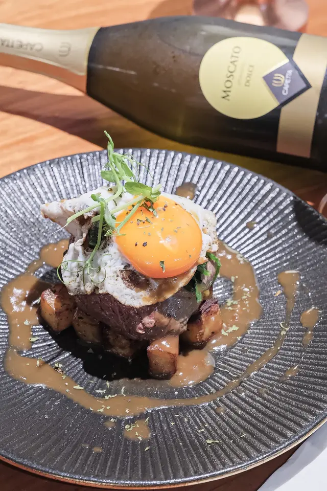 配搭一流，蛋黃汁配肉汁，牛酒薯粒都超級好食甚至想加菜