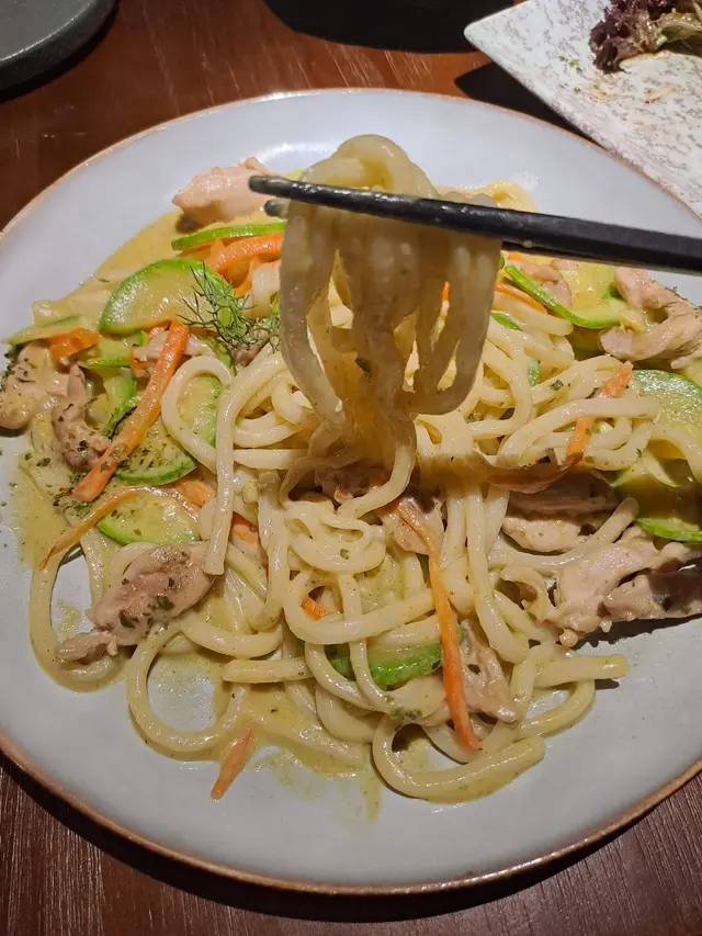 青咖哩雞肉炒烏冬