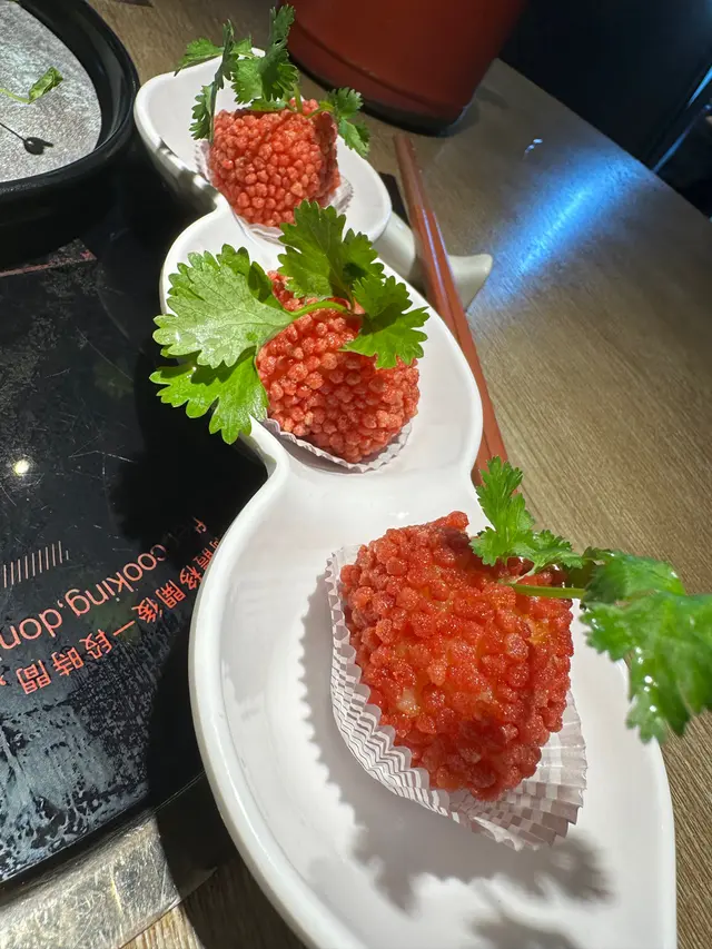 荔枝球：好睇又好食，大大啖嘅蝦滑，但有少少油膩嘅感覺，可以再乾身啲