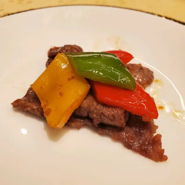 彩椒炒手切牛肉