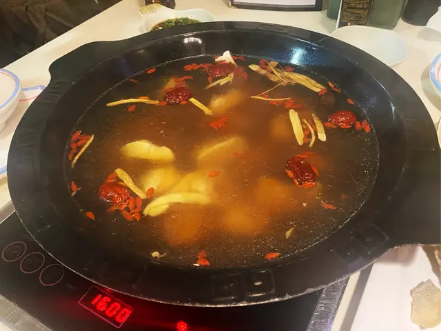 藥膳鮮雞鍋