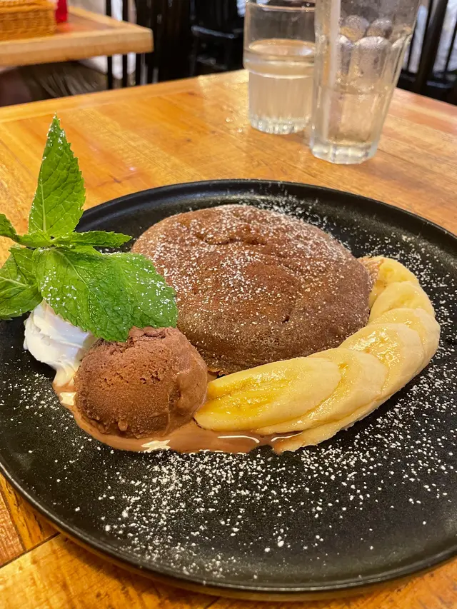 朱古力荷蘭鬆餅配朱古力雪糕