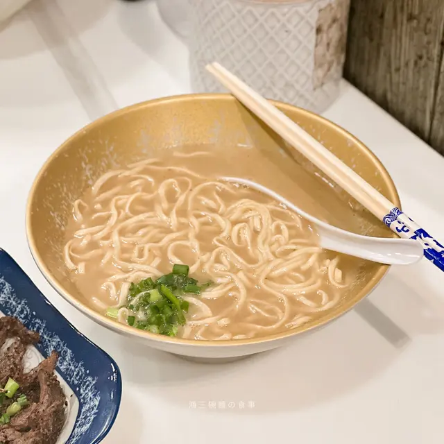 金華火腿煲雞濃湯炙燒牛肋肉伊麵