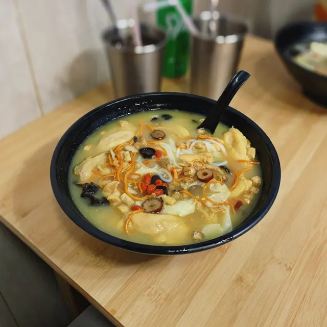 黃酒藥膳雞米線 