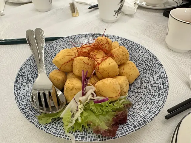 炸漿唔厚,豆腐十分嫩滑,灑上小許椒鹽在上面,惹味又不油膩,在等朋友到來做前菜,邊食邊傾邊等,一口接一口😋