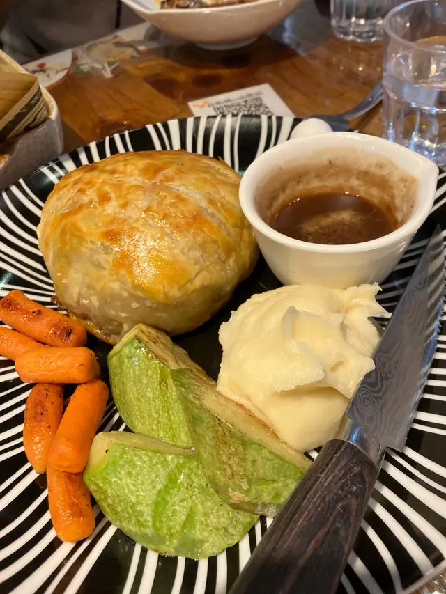 酥皮威靈頓牛柳