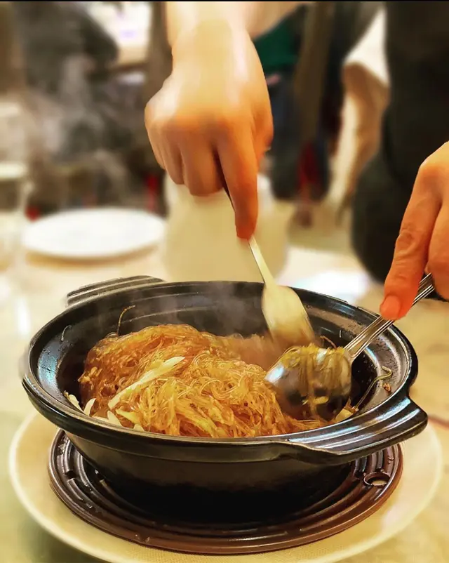 粉絲炒得好乾爽有鑊氣，絲絲分明，蟹肉都好多，每啖粉絲都有蟹肉。