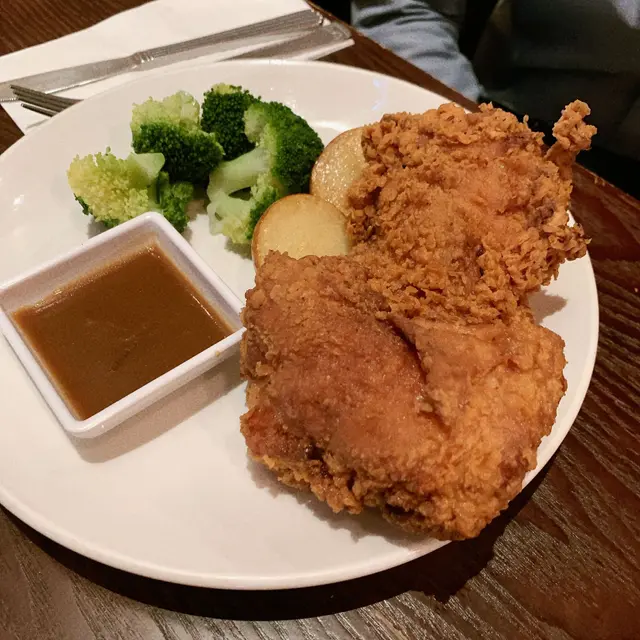 Crispy Chicken Steak with Gravy, Streamed Broccoli & Fried Baby Potatoes