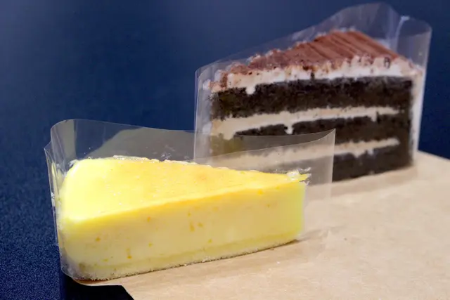 清香柚子芝士蛋糕、榛子朱古力蛋糕