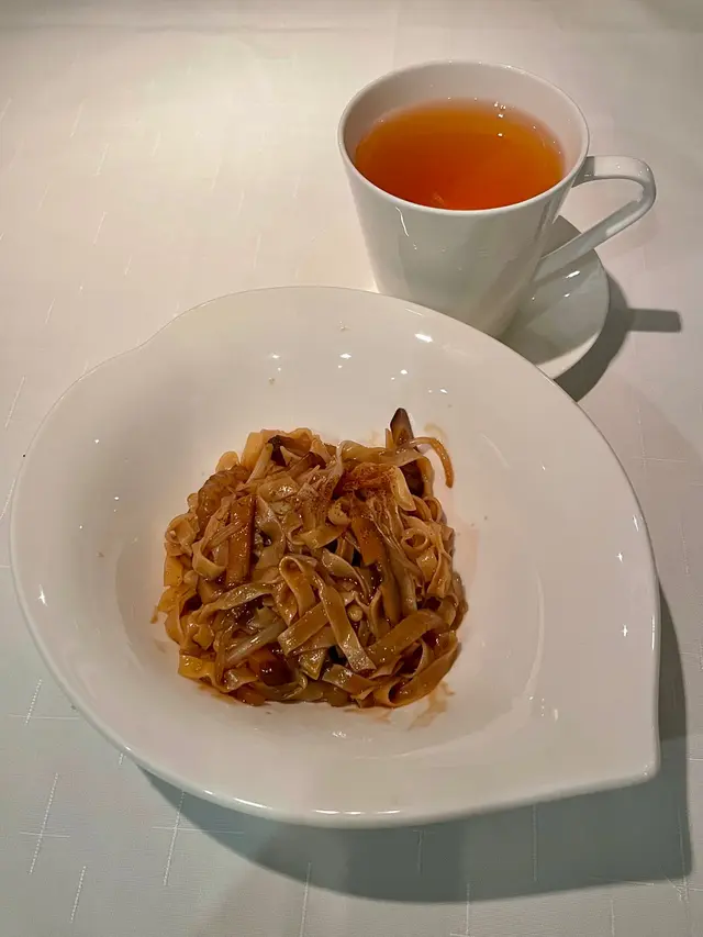 海參絲撈蝦籽粗麵