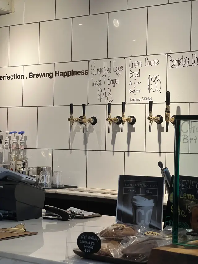 好像好久沒有好好坐下 喝喝咖啡 吃個早餐了
雖然之後有事 但最後還是決定找個咖啡廳坐坐CHILL 一下