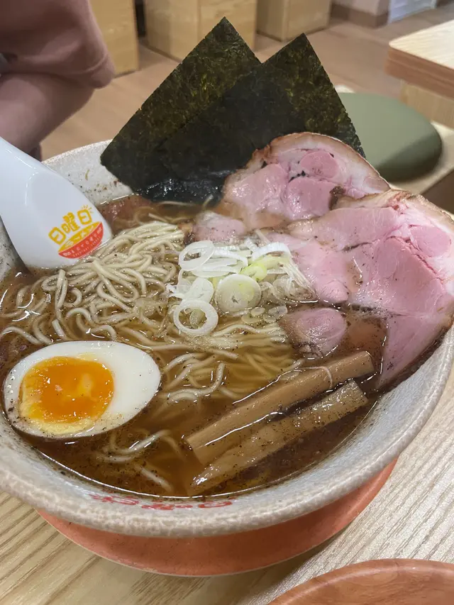 黑蒜油豚骨湯拉麵