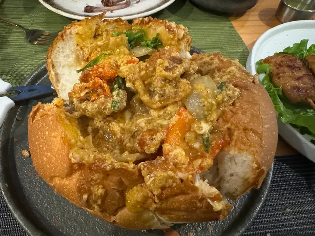 咖喱軟殼蟹麵包，咖喱香濃，最喜歡呢度菜