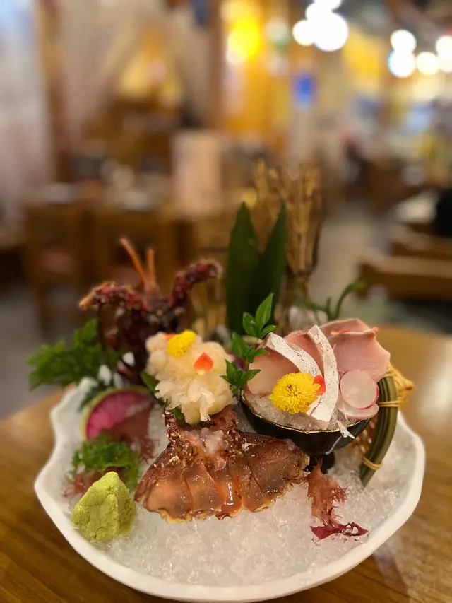 🦞龍蝦三點刺身😍龍蝦刺身真係係香港好少食,多數伊麵底🤣呢個刺身超鮮甜,隻龍蝦仲郁,新鮮度真係滿分👍🏼油甘魚切得勁厚👌🏼又係滿足滿分滿意🥹
好味🌟🌟🌟🌟🌟💯