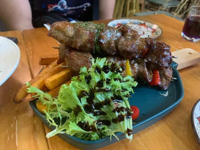 呢個淨睇樣都好吸引,3串慢煮豬,一入口好鬆軟,source都好係味,3人食一人一串剛剛好,仲有啲沙律,加埋炸番薯條真係加分,好食!