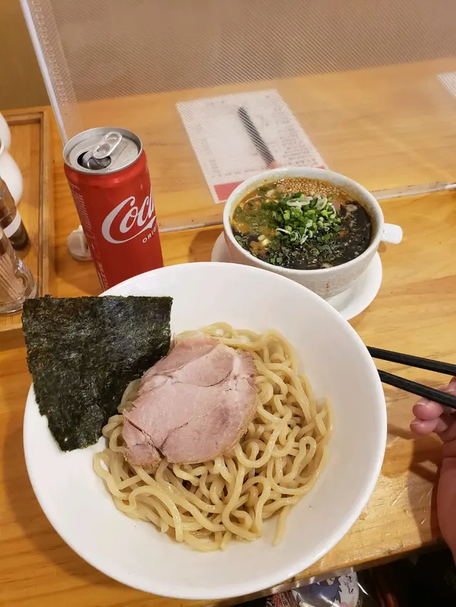 麵上面的叉燒係另外再叫的,不過本身麵湯內都有叉燒😮