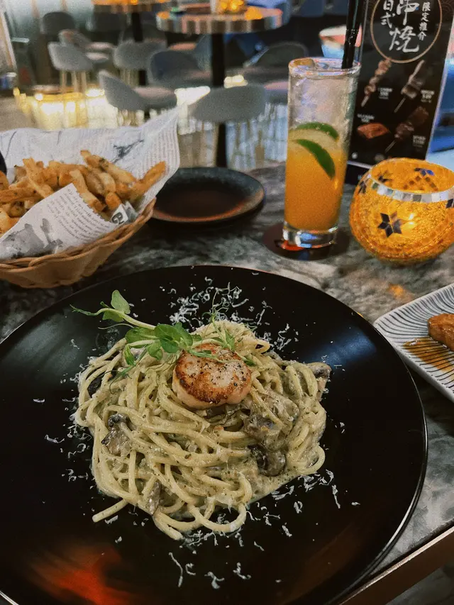 香煎珍寶帶子意式青醬忌廉汁意粉