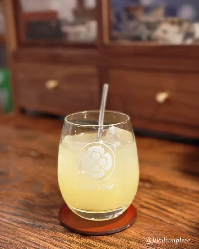 如果唔飲得咖啡又想飲凍野，可以試吓呢度啲梳打。飲落好fresh，配埋啲雞皮餃子都幾夾xdd