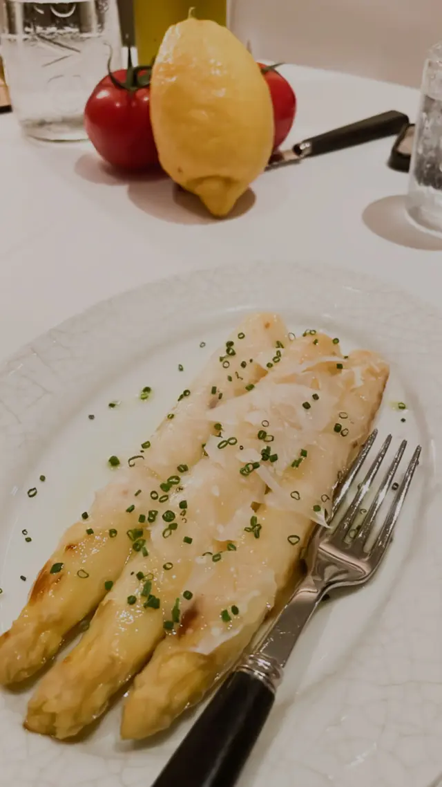 ASPERGES BLANCHES AU PARMESAN