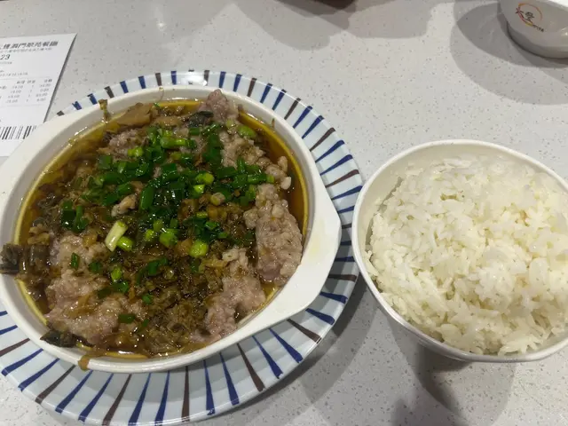 梅菜肉餅附飲料