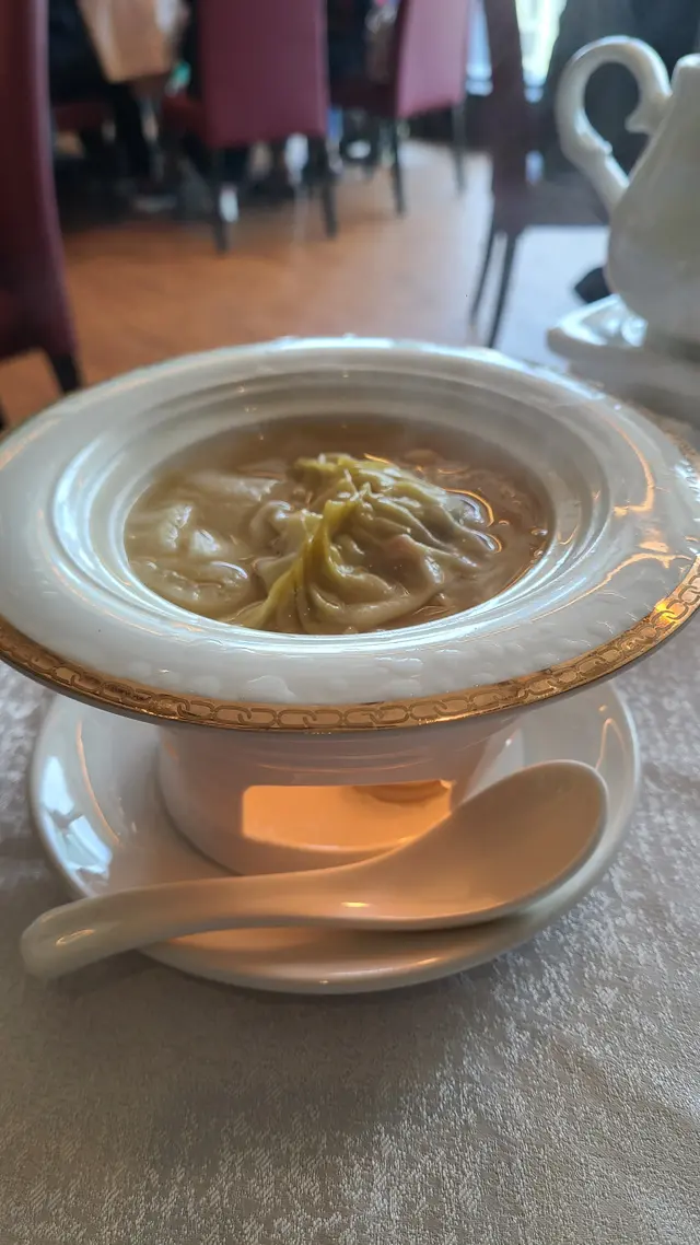 魚翅蟹肉灌湯餃