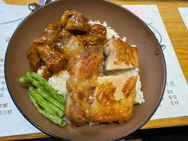 臺灣牛肉雞扒飯