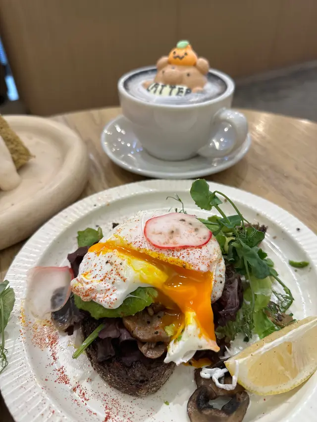 水波蛋牛油果雜菌酸種麵包