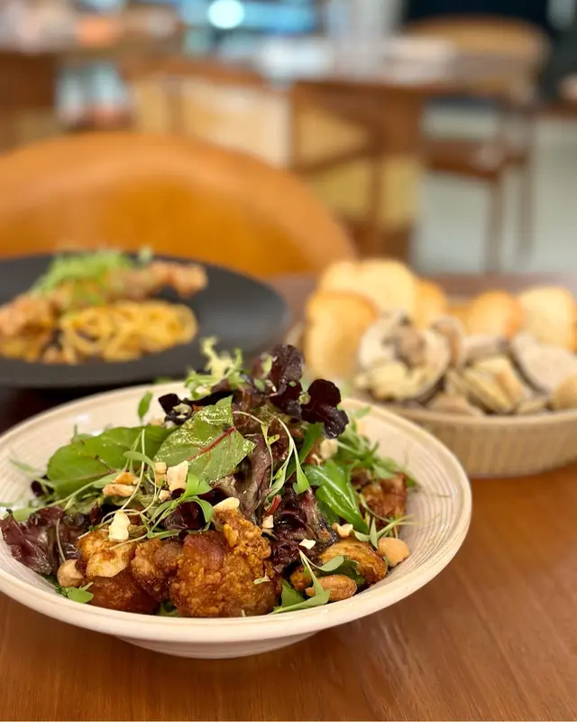 芫茜蜜糖辣雞沙律