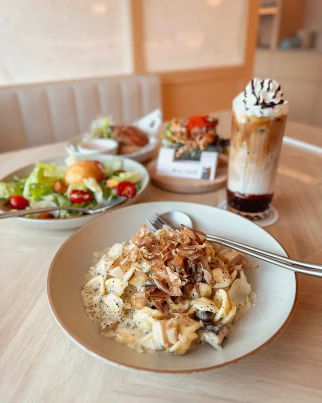 黑松露野菌貓耳朵粉 配 木魚絲及帕爾瑪芝士