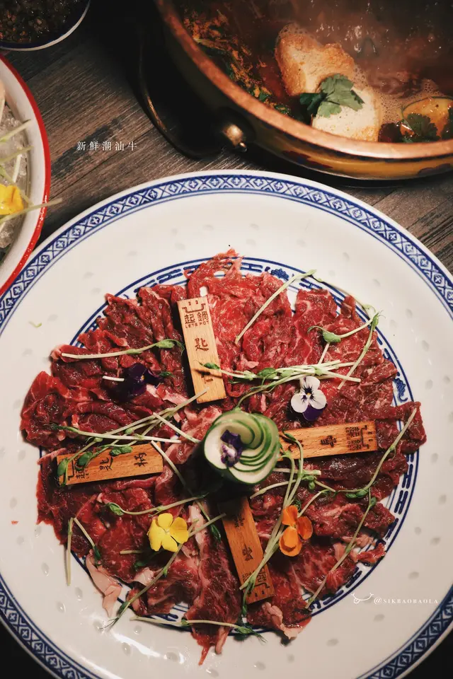 起鍋的潮汕牛每日從供應商新鮮直送,確保食客可以吃到牛肉最新鮮的狀態