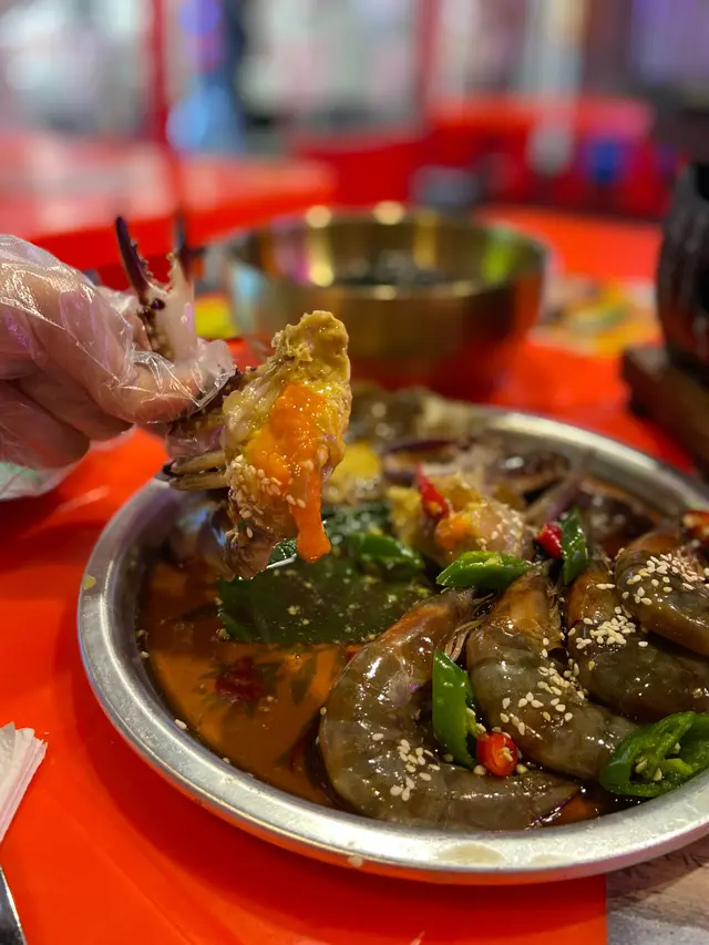 新沙洞招牌醬油蟹拼盤配紫菜拌飯