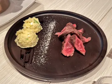 封门柳和牛配鳗鱼汁青瓜薯蓉