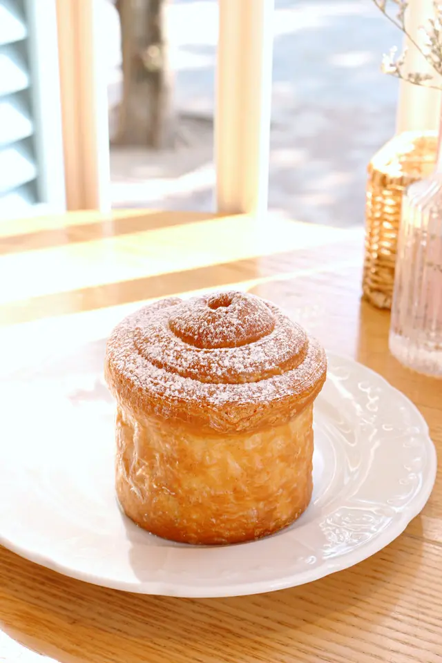 signature croissant bomboloni