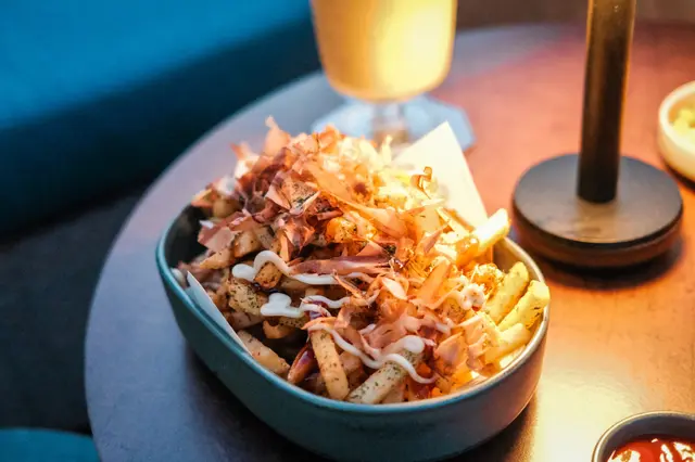 東京炸薯條、沙律醬、木魚花、日式豬扒醬
好好食!份量超大 炸到卜卜脆
好似食緊章魚小丸子 但薯條嘅版本 (๑´ސު`๑)