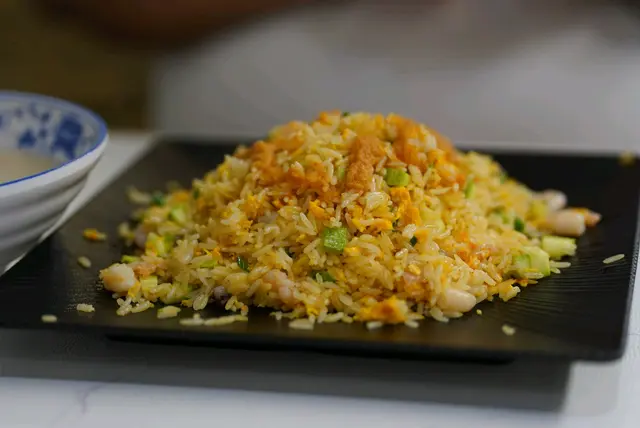 私房蟹黄酱海皇炒饭