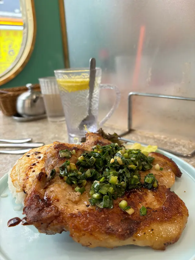 蔥油豬扒煎蛋飯